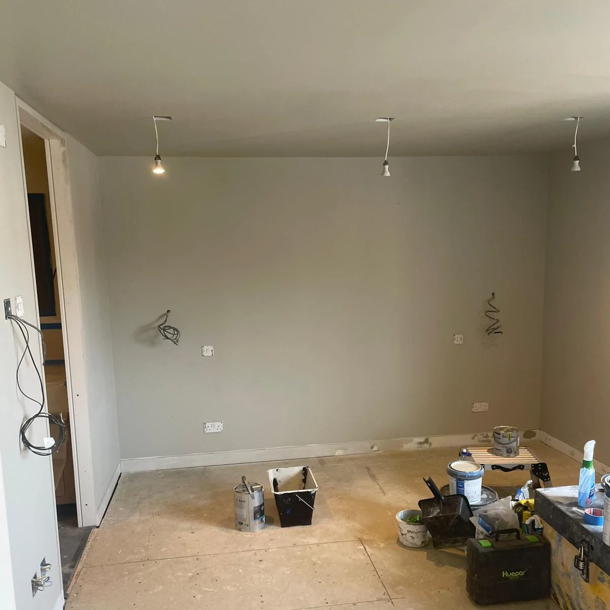 interior-painting-grey-decoration-aylesbury-decorators Interior Painting in Aylesbury by Aylesbury Decorators