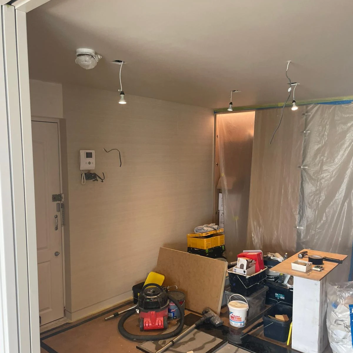wallpapering-cluttered-entrance-aylesbury-decorators Wallpapering in Aylesbury by Aylesbury Decorators