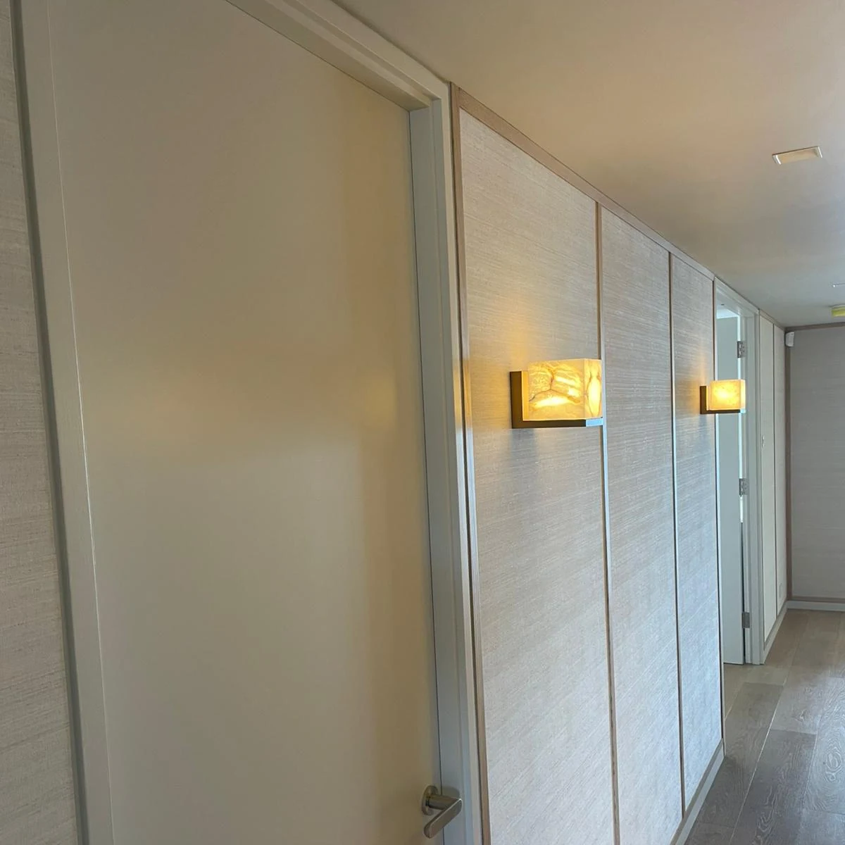 wallpapering-oak-corridor-aylesbury-decorators Wallpapering in Aylesbury by Aylesbury Decorators