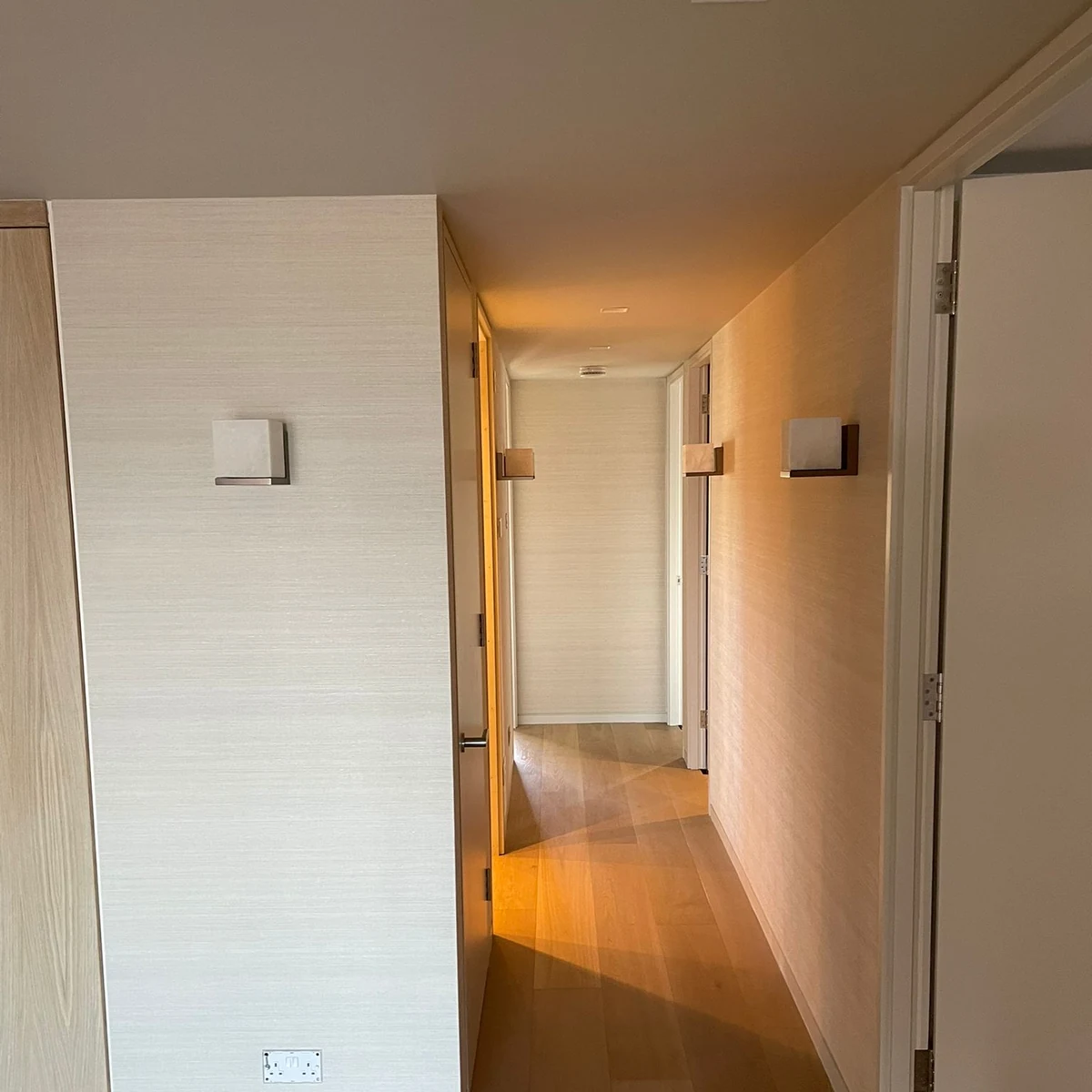 wallpapering-oak-hallway-aylesbury-decorators Wallpapering in Aylesbury by Aylesbury Decorators